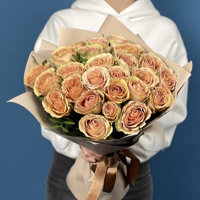 25 Зелено-персиковых роз Тедди 40 см