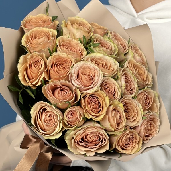 25 Зелено-персиковых роз Тедди 40 см