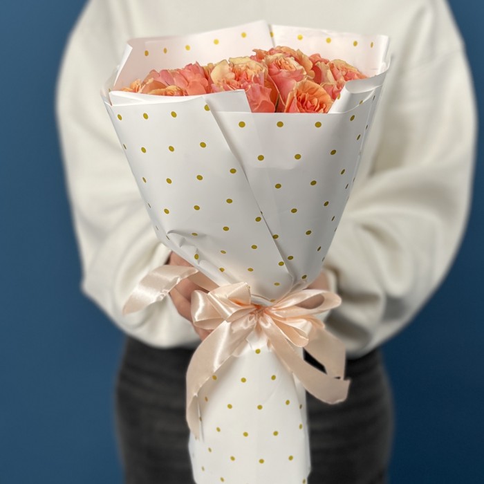 15 кораллово-кремовых роз Верона 40 см