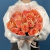 15 кораллово-кремовых роз Верона 40 см