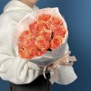 15 кораллово-кремовых роз Верона 40 см