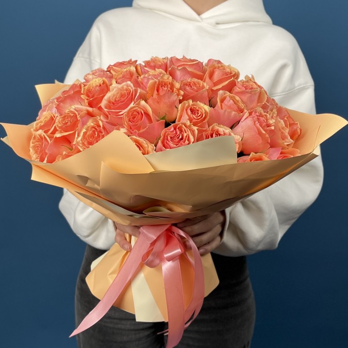 51 Кораллово - кремовая роза Верона 40 см