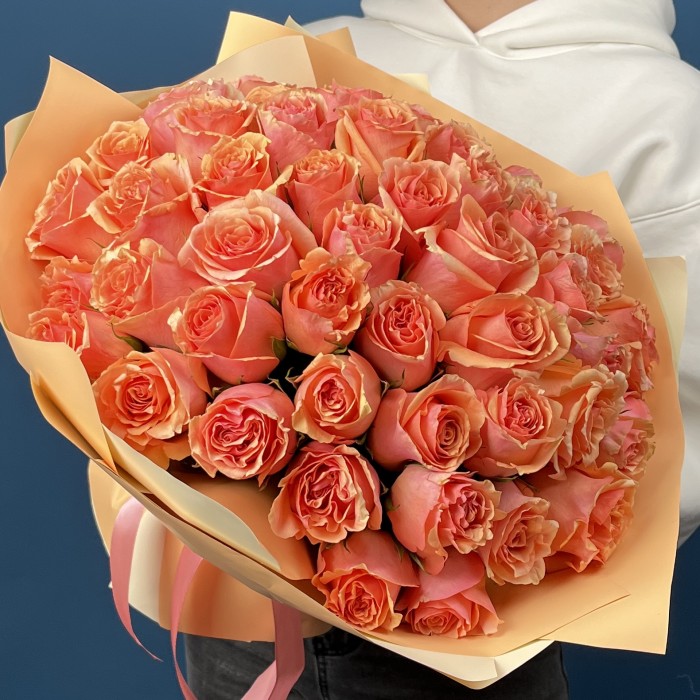 51 Кораллово - кремовая роза Верона 40 см