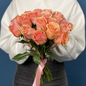 Кораллово - кремовая роза Верона 40 см