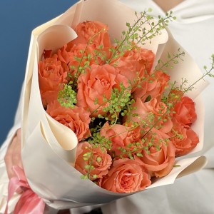 15 коралловых роз Юлечка 40 см