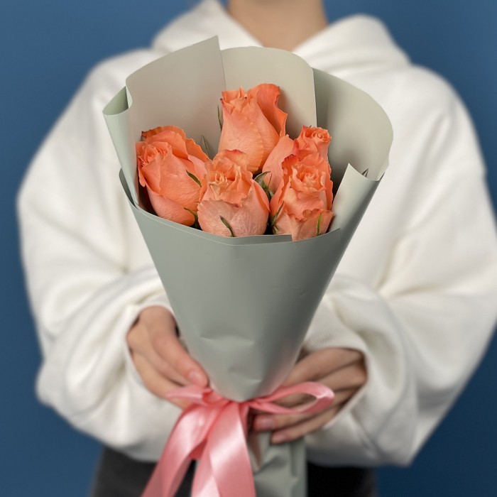 5 коралловых роз Юлечка 40 см