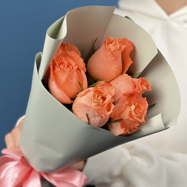 5 коралловых роз Юлечка 40 см