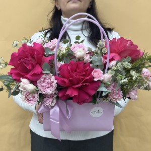 Букет дня в коробке весенний поцелуй