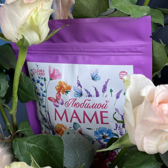 11 нежных роз с чаем Любимой Маме в кашпо