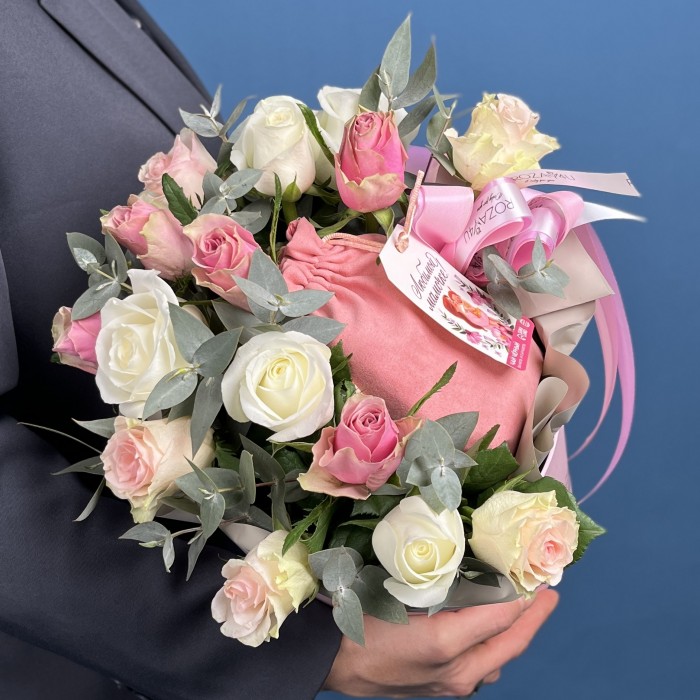 15 нежных роз Любимой маме в коробке