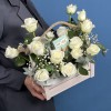 15 белых роз с гипсофиллй в ящике для Моей мамы