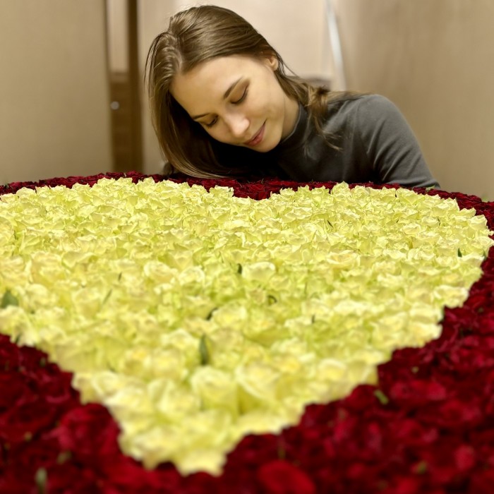 1001 роза Сердце в корзине