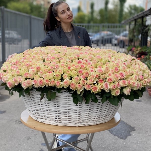 1001 роза Топ-гир в корзине