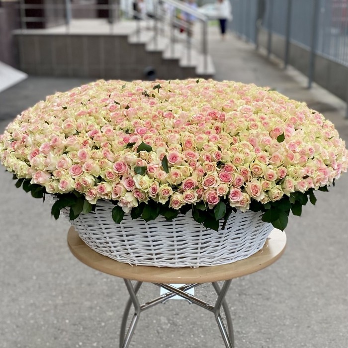 1001 роза Топ-гир в корзине