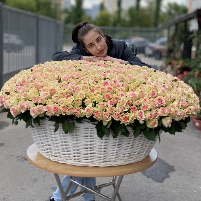 1001 роза Топ-гир в корзине