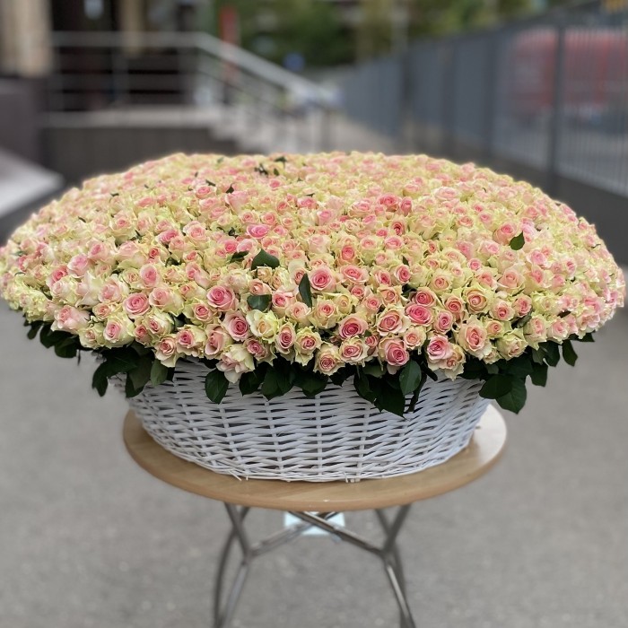 1001 роза Топ-гир в корзине