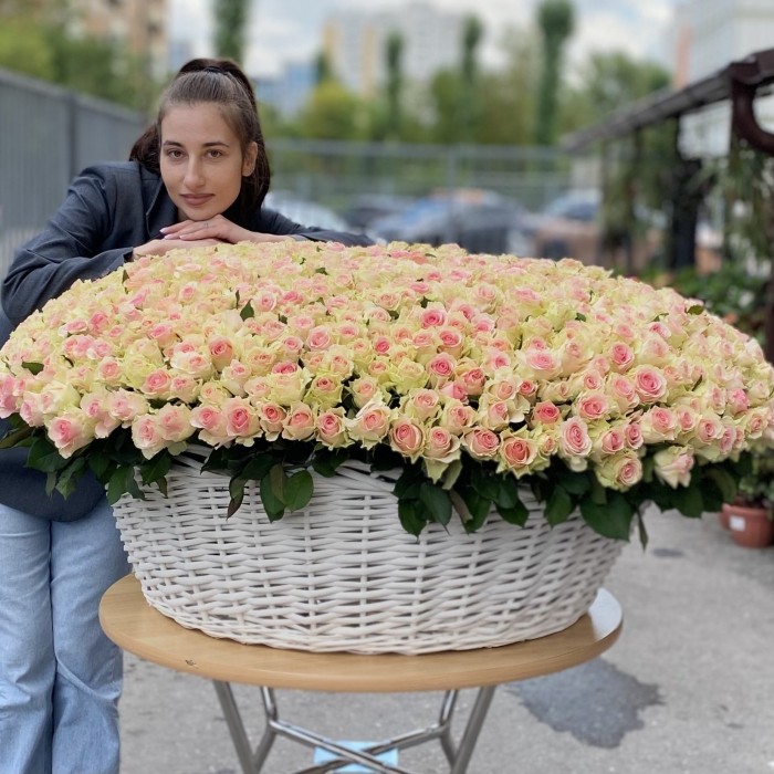 1001 роза Топ-гир в корзине