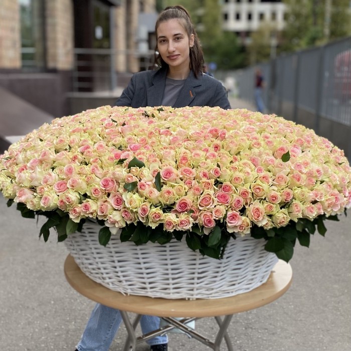 1001 роза Топ-гир в корзине