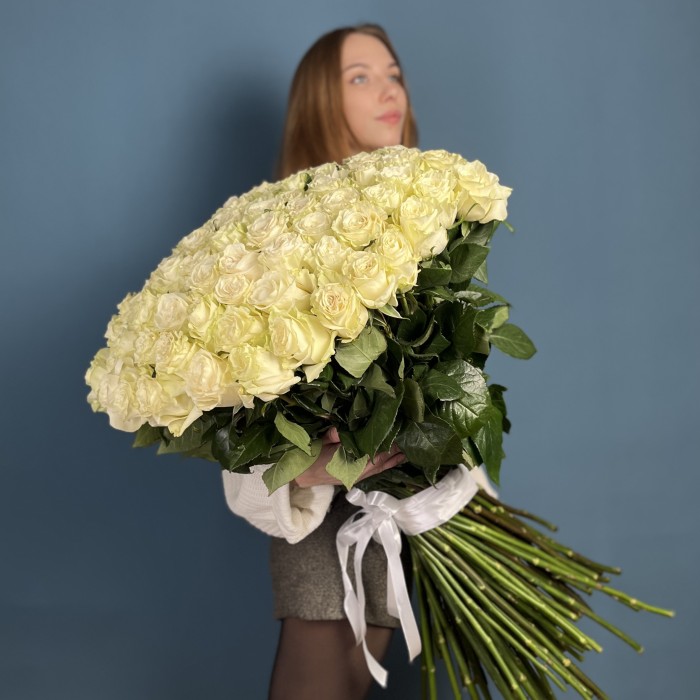 101 белая роза Мондиаль 80 см