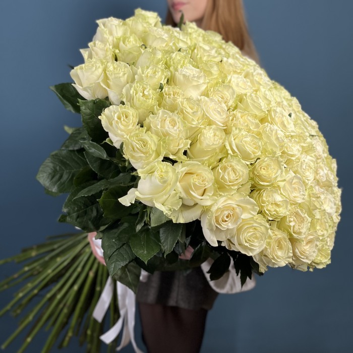 101 белая роза Мондиаль 80 см