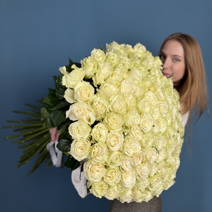 101 белая роза Мондиаль 80 см