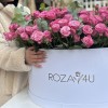 101 кустовая пионовидная роза Леди Бомбастик в коробке с эвкалиптом