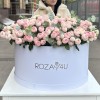 101 кустовая пионовидная роза Мансфилд Парк в коробке с эвкалиптом