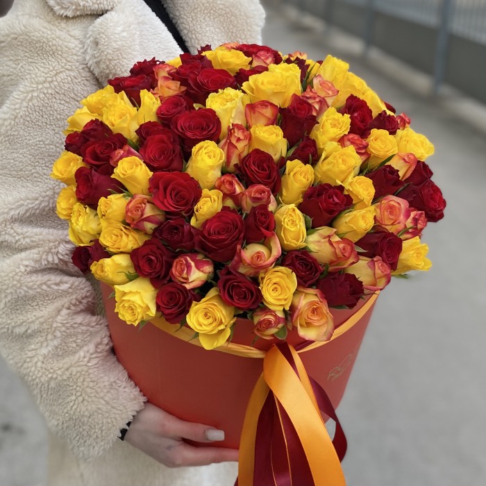 101 огненный микс роз в коробке