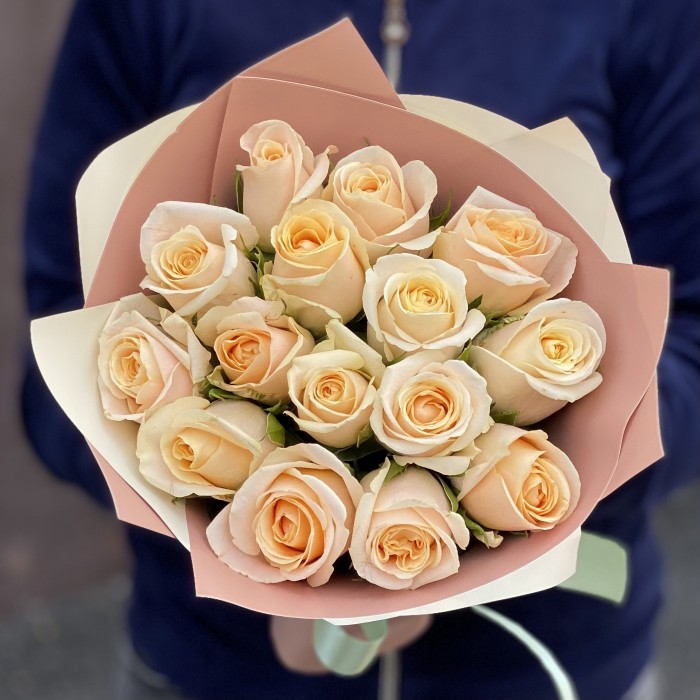 15 персиковых роз Кашмир
