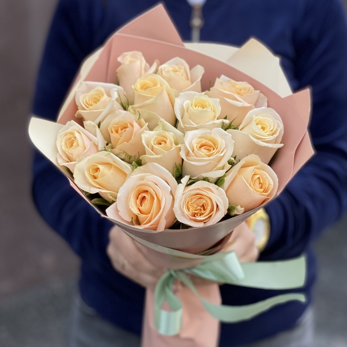 15 персиковых роз Кашмир
