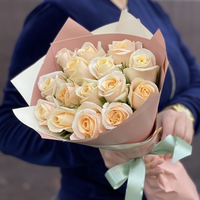 15 персиковых роз Кашмир