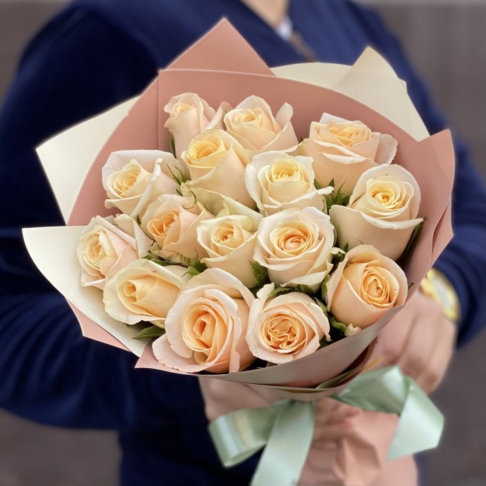 15 персиковых роз Кашмир