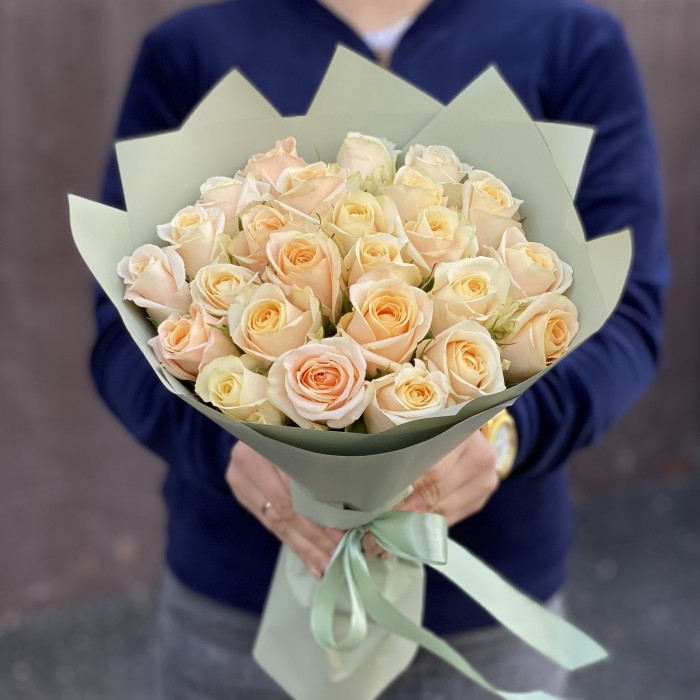 25 персиковых роз Кашмир