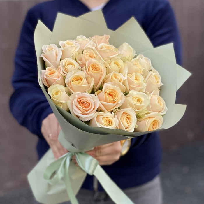 25 персиковых роз Кашмир