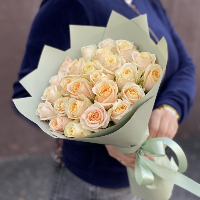 25 персиковых роз Кашмир