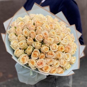 75 персиковых роз Кашмир