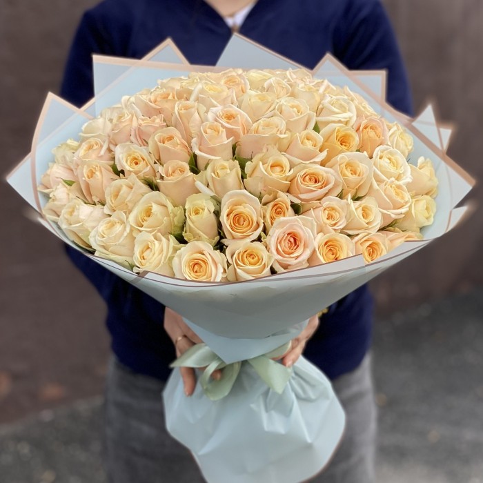 75 персиковых роз Кашмир