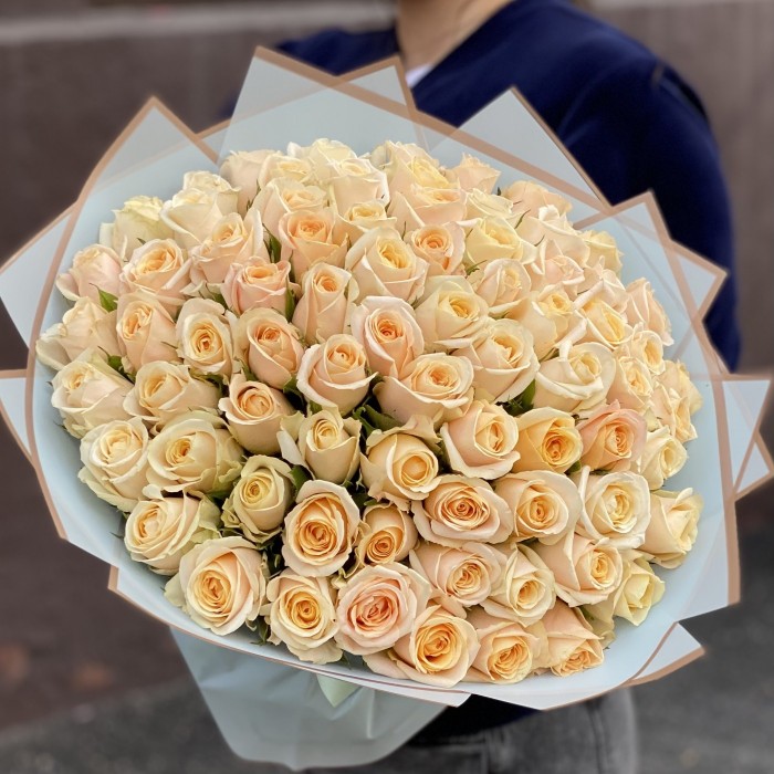 75 персиковых роз Кашмир