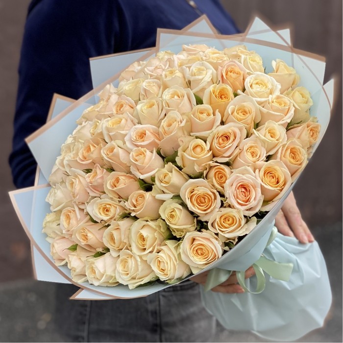 75 персиковых роз Кашмир