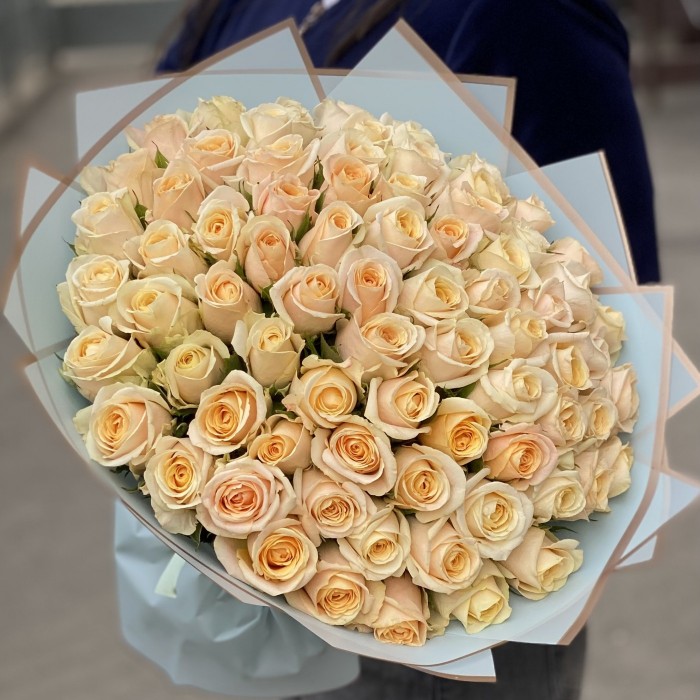 75 персиковых роз Кашмир