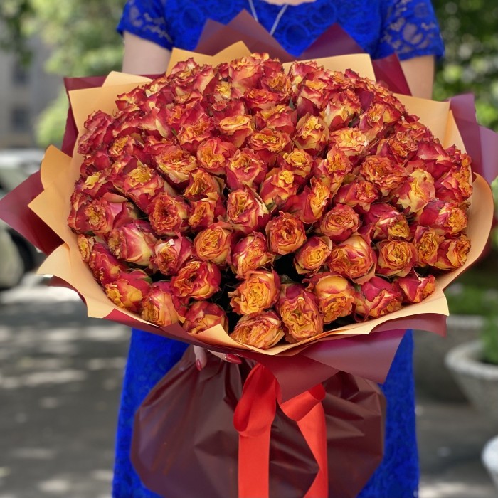 101 пионовидная роза Савера