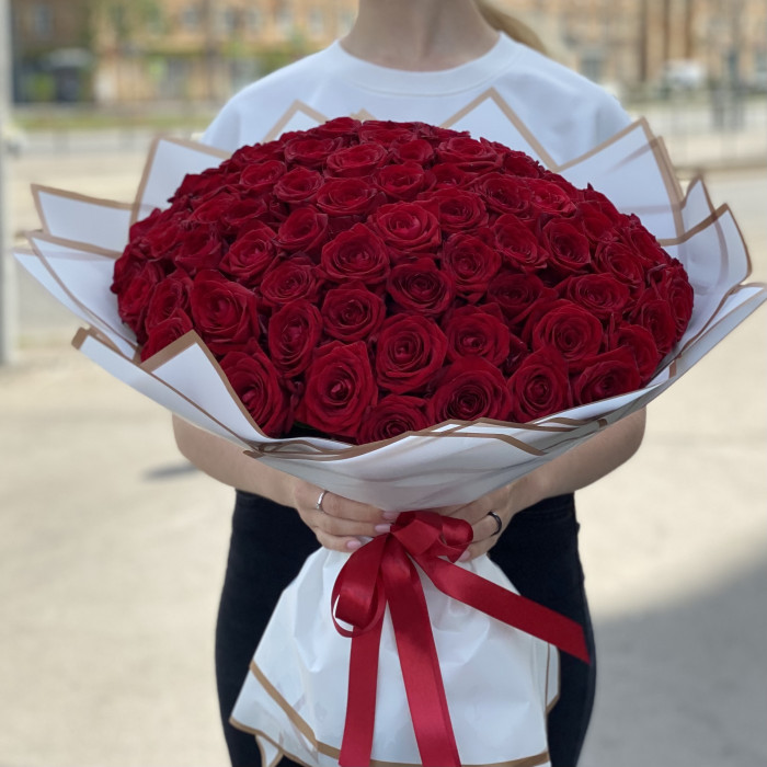 101 красная роза Ред Наоми 50 см
