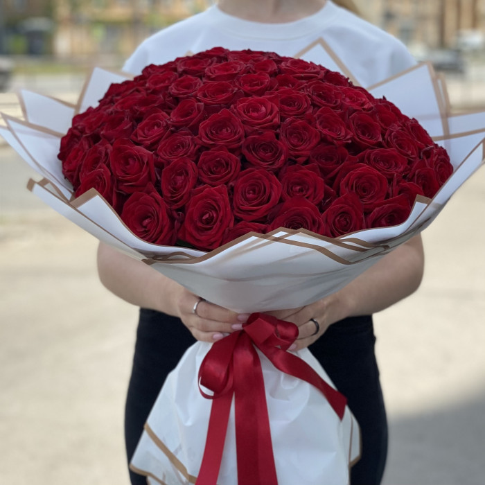 101 красная роза Ред Наоми 50 см