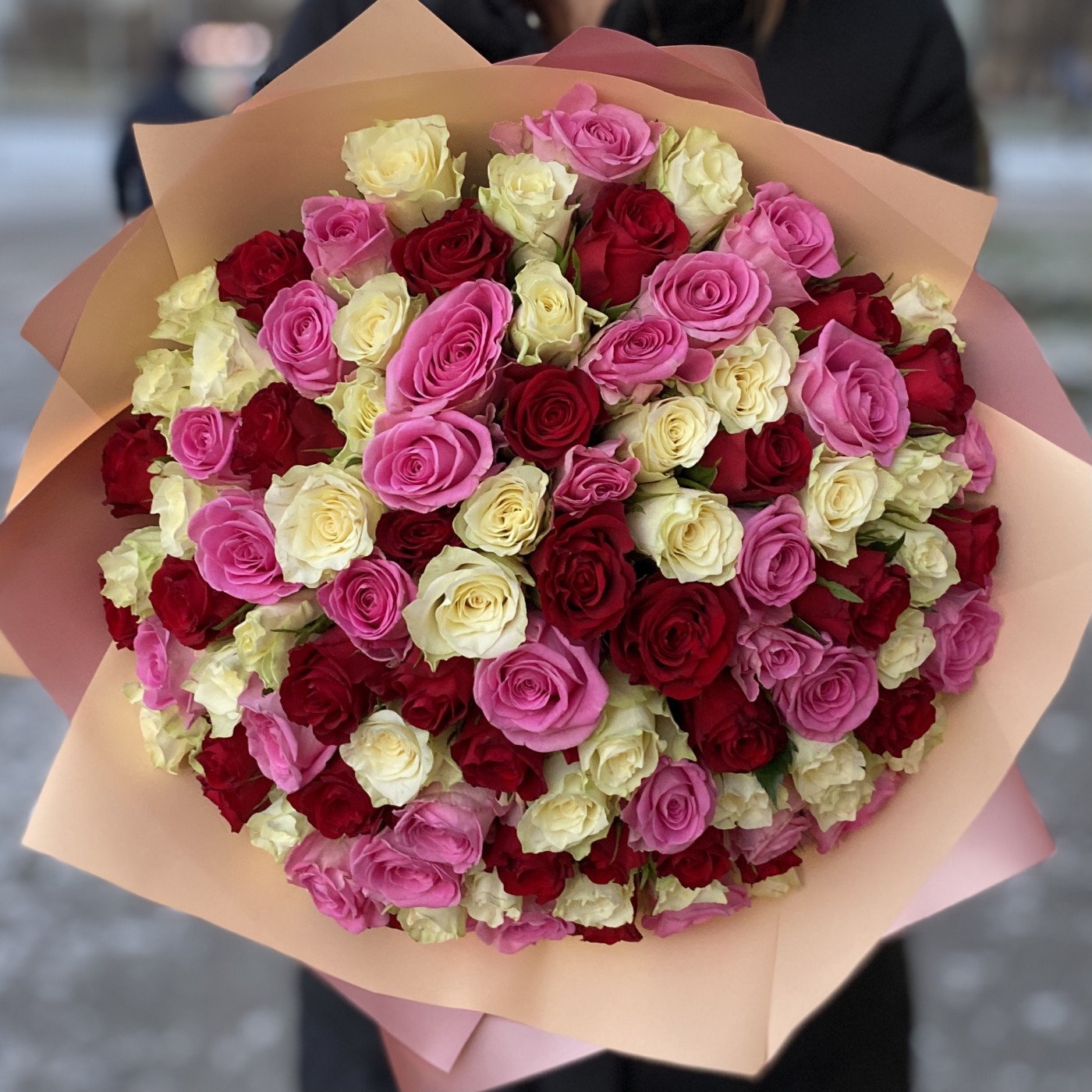 ШикарныЙ букет роз на 8 марта Международный Женский День