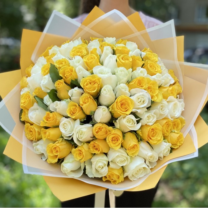 101 желтая и белая роза