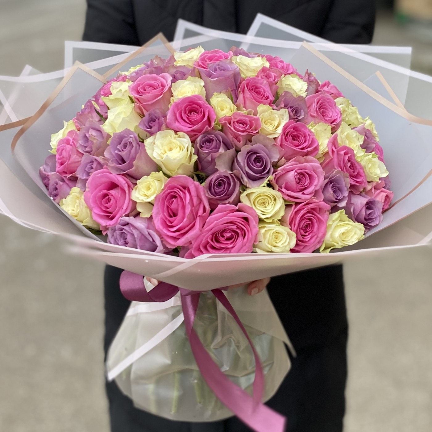 101 разноцветная роза до 6 тыс рублей на День Святого Валентина