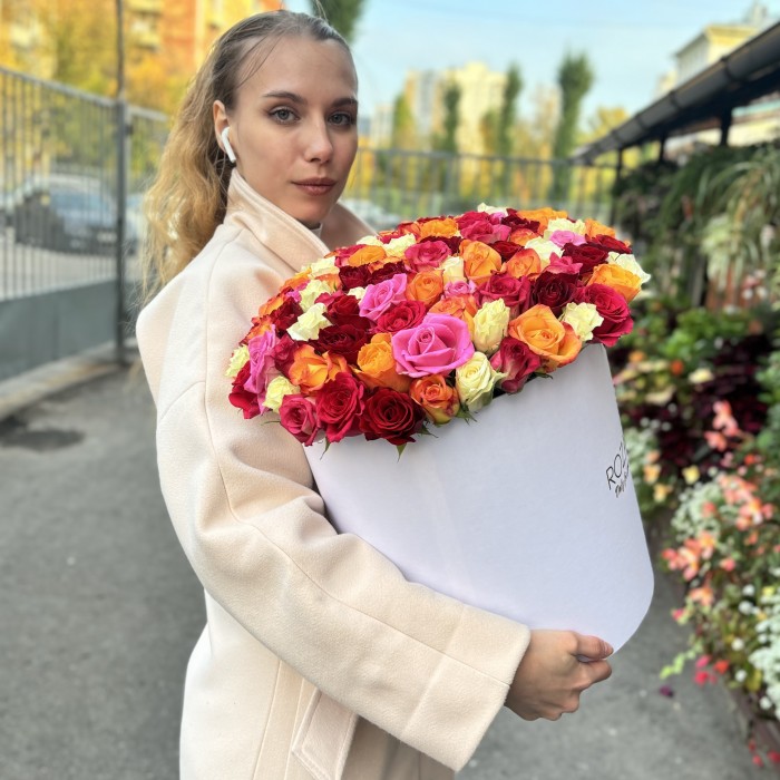 101 роза в коробке яркий микс