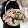 Нежная корзина с кустовыми розами