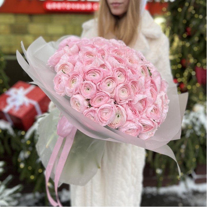 101 розовый ранункулюс