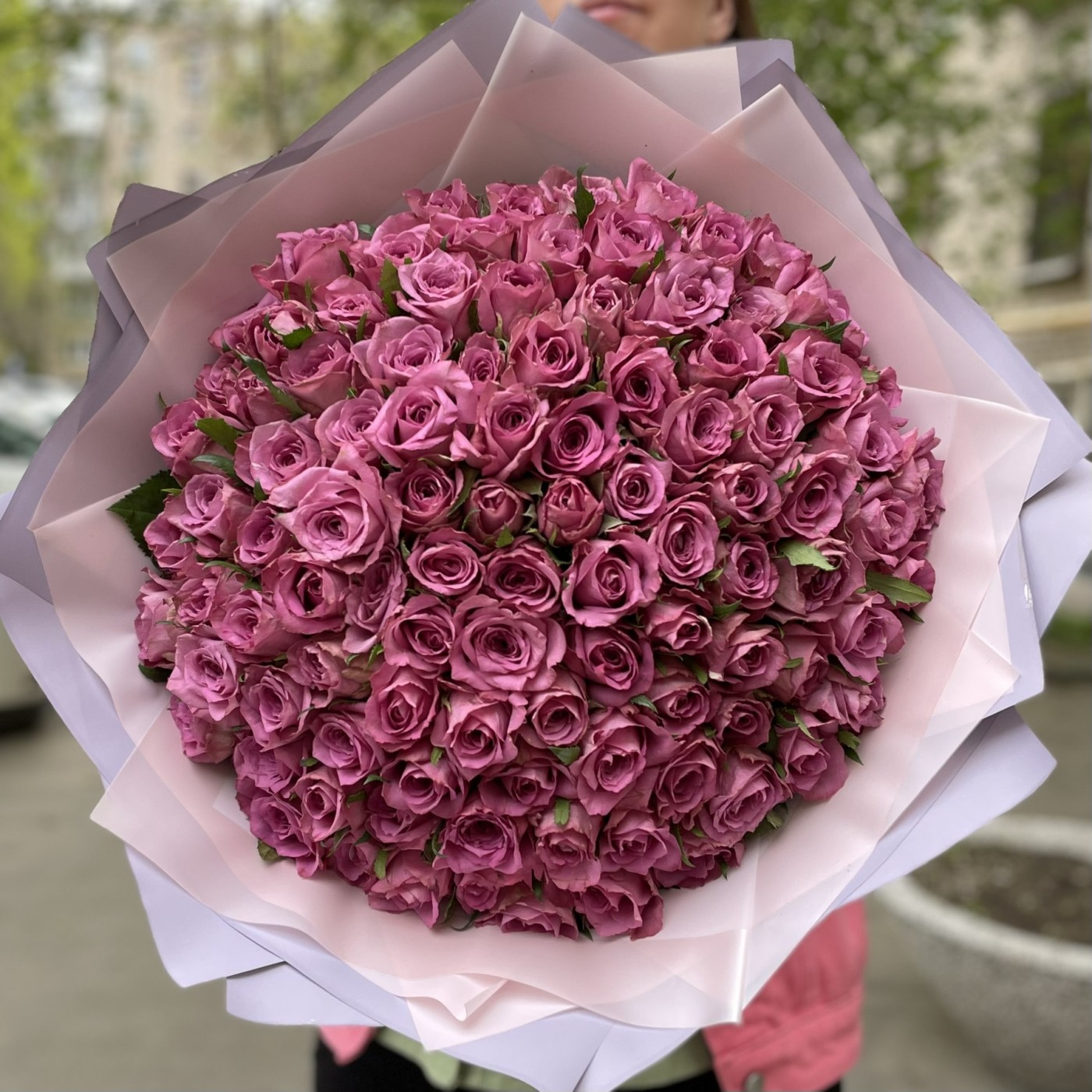 ШикарныЙ букет сиреневых роз на 8 марта Международный Женский День